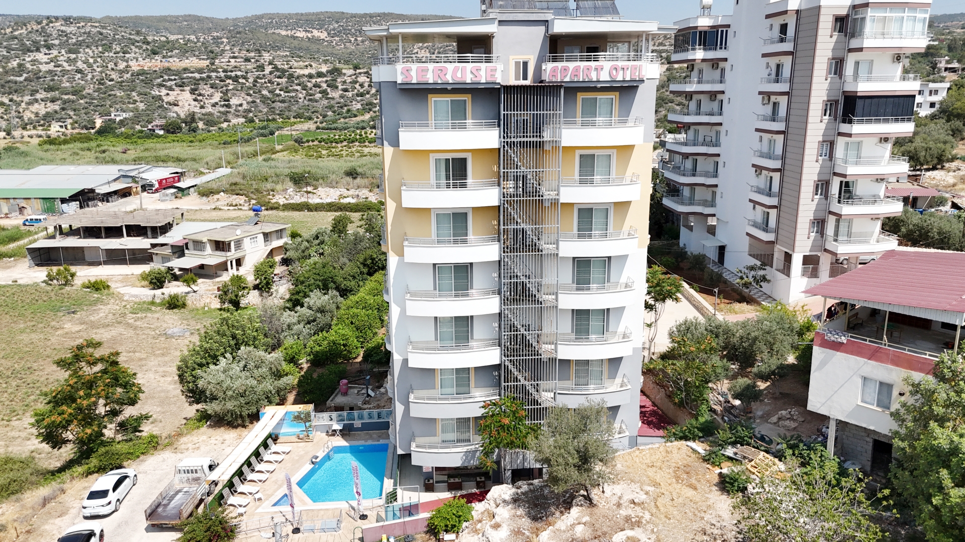 Seruse Apart Otel ve Havuz Alanı